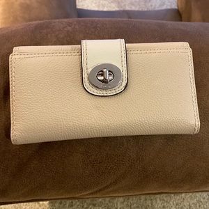 Coach ladies leather wallet